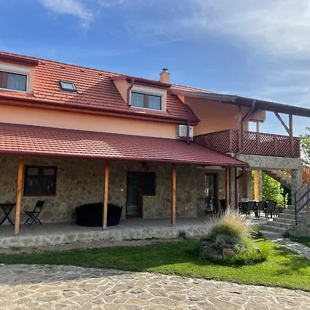 Szoegedi Apartment